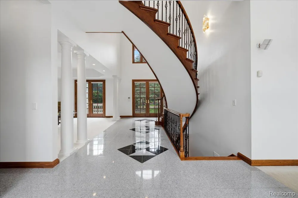 3965 Loch Bend Drive Commerce Charter Township, MI 48382