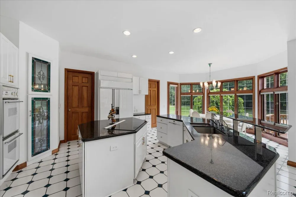 3965 Loch Bend Drive Commerce Charter Township, MI 48382