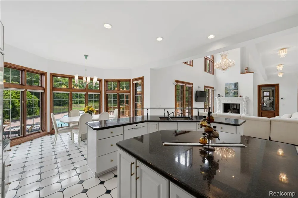 3965 Loch Bend Drive Commerce Charter Township, MI 48382