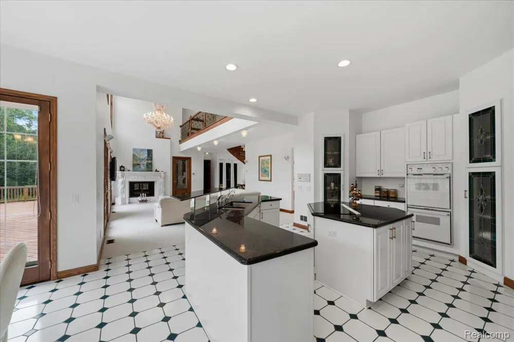 3965 Loch Bend Drive Commerce Charter Township, MI 48382