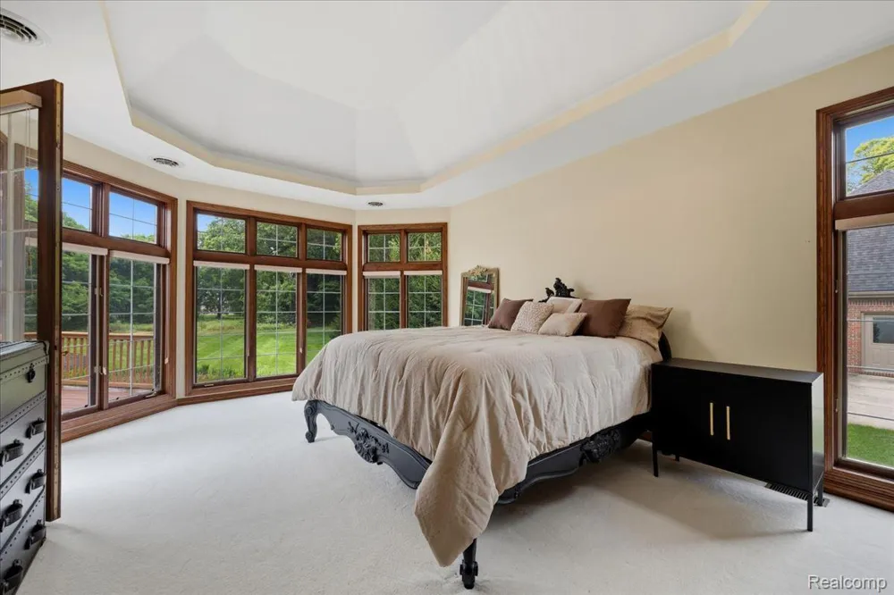 3965 Loch Bend Drive Commerce Charter Township, MI 48382