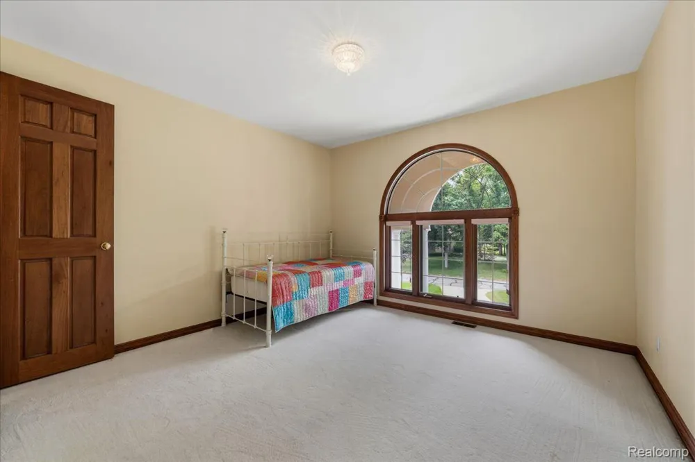 3965 Loch Bend Drive Commerce Charter Township, MI 48382