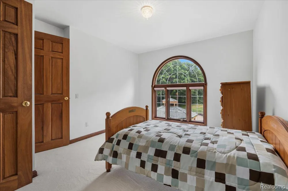 3965 Loch Bend Drive Commerce Charter Township, MI 48382