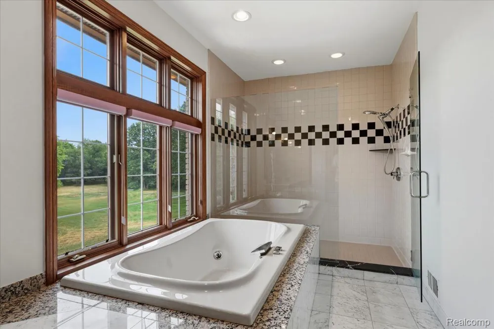 3965 Loch Bend Drive Commerce Charter Township, MI 48382