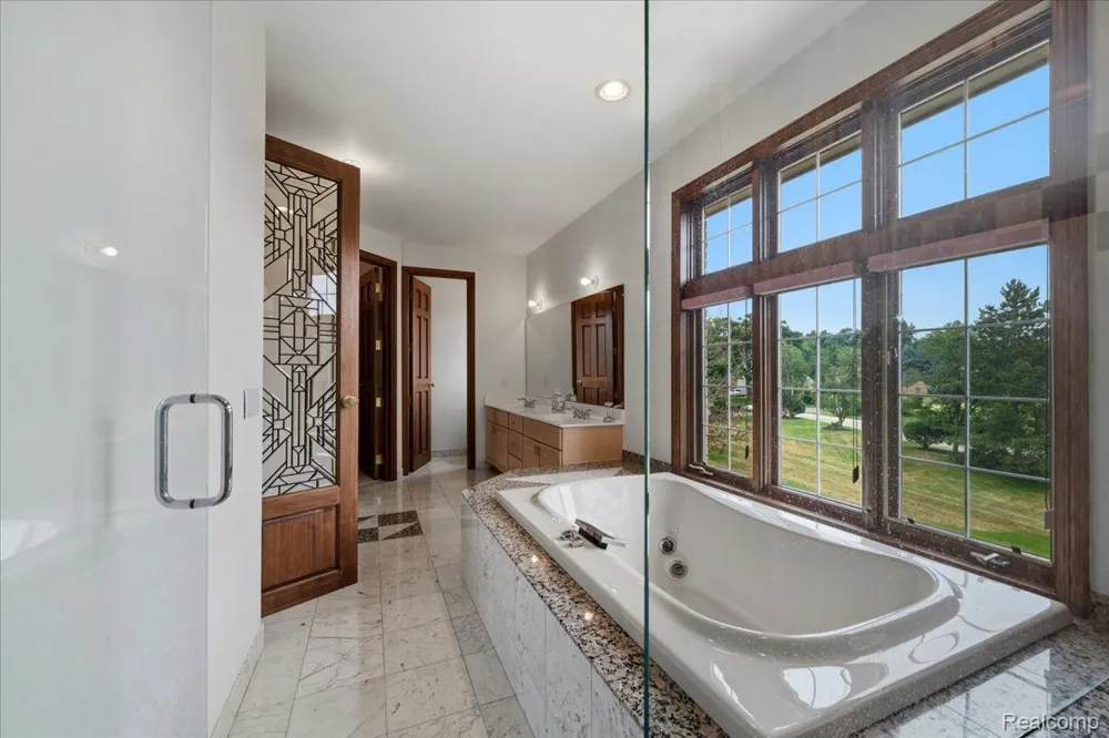 3965 Loch Bend Drive Commerce Charter Township, MI 48382