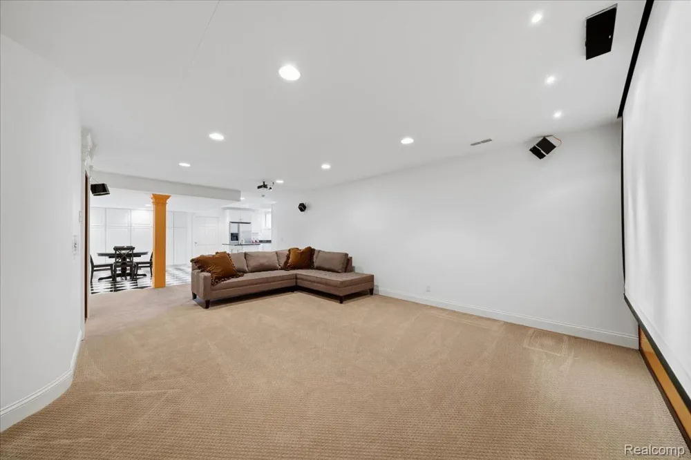 3965 Loch Bend Drive Commerce Charter Township, MI 48382