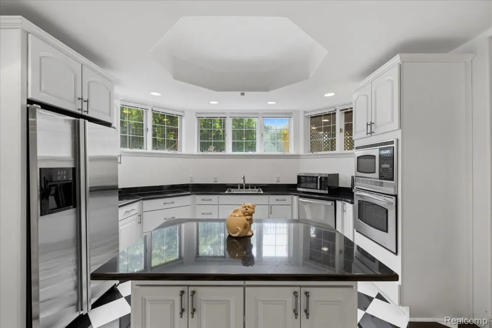 3965 Loch Bend Drive Commerce Charter Township, MI 48382