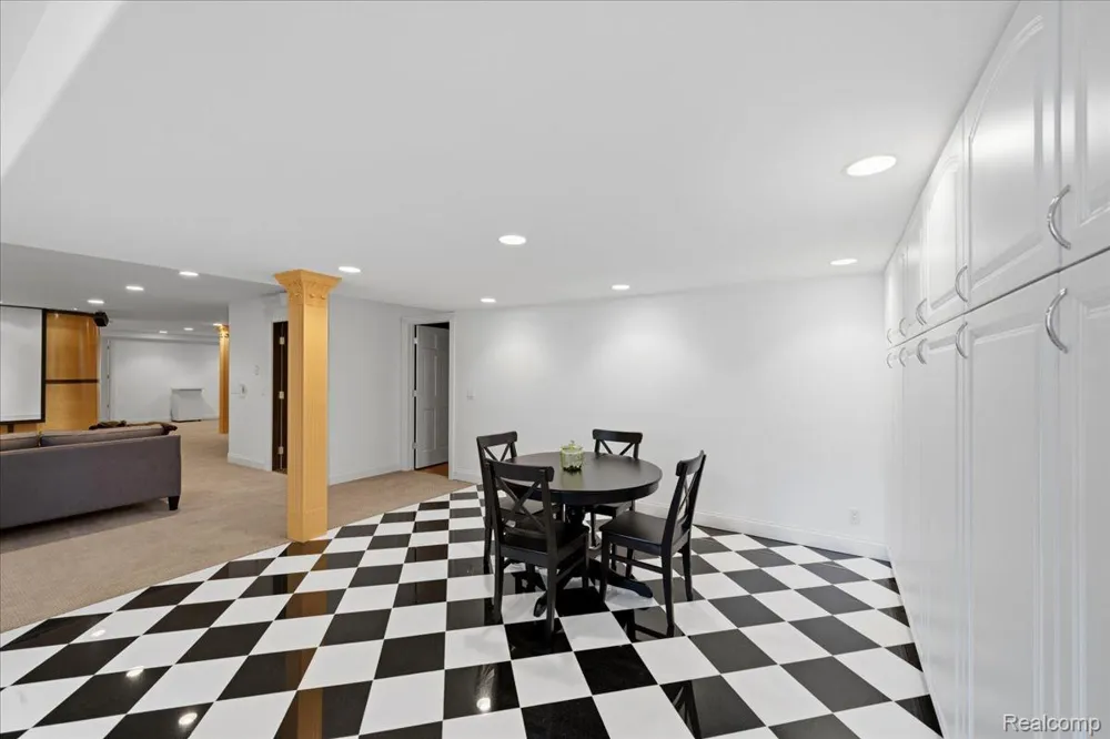 3965 Loch Bend Drive Commerce Charter Township, MI 48382