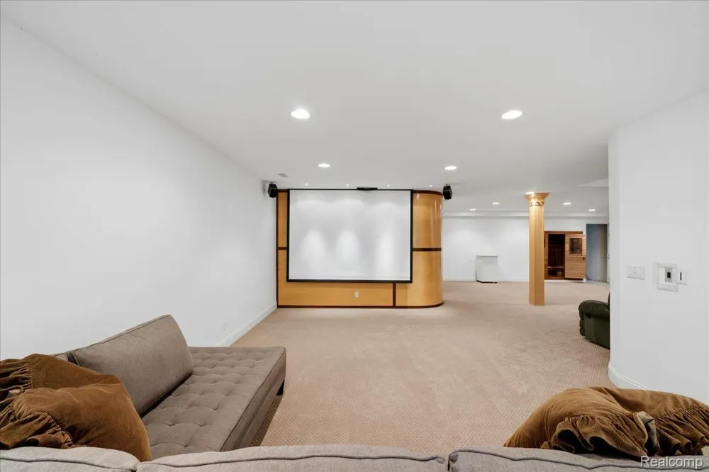 3965 Loch Bend Drive Commerce Charter Township, MI 48382
