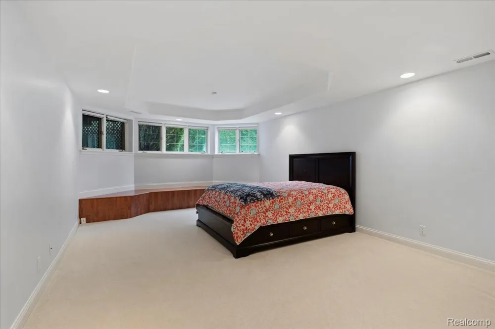 3965 Loch Bend Drive Commerce Charter Township, MI 48382
