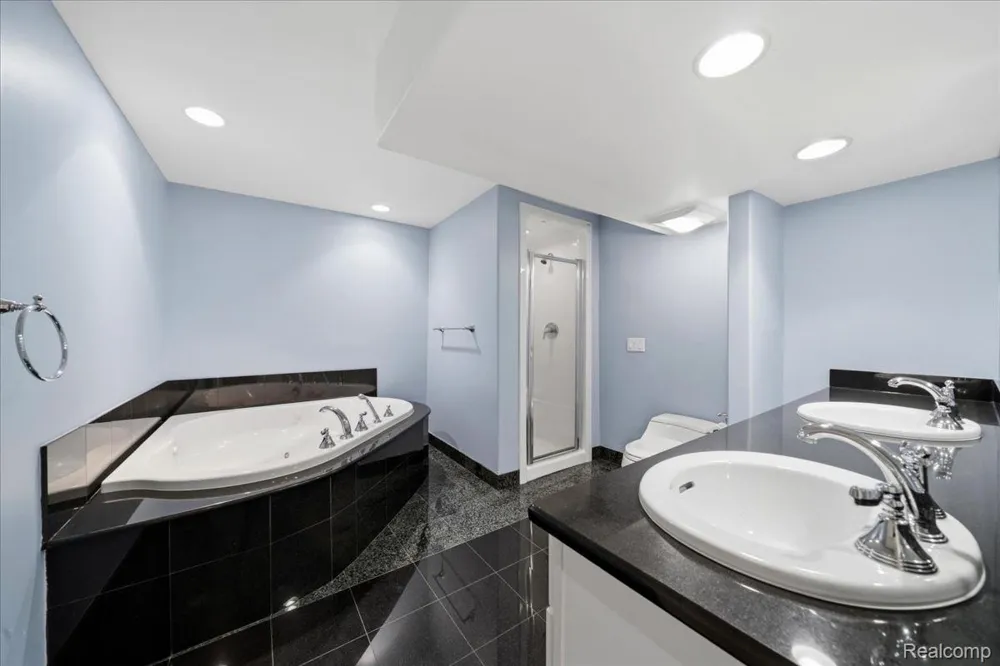 3965 Loch Bend Drive Commerce Charter Township, MI 48382