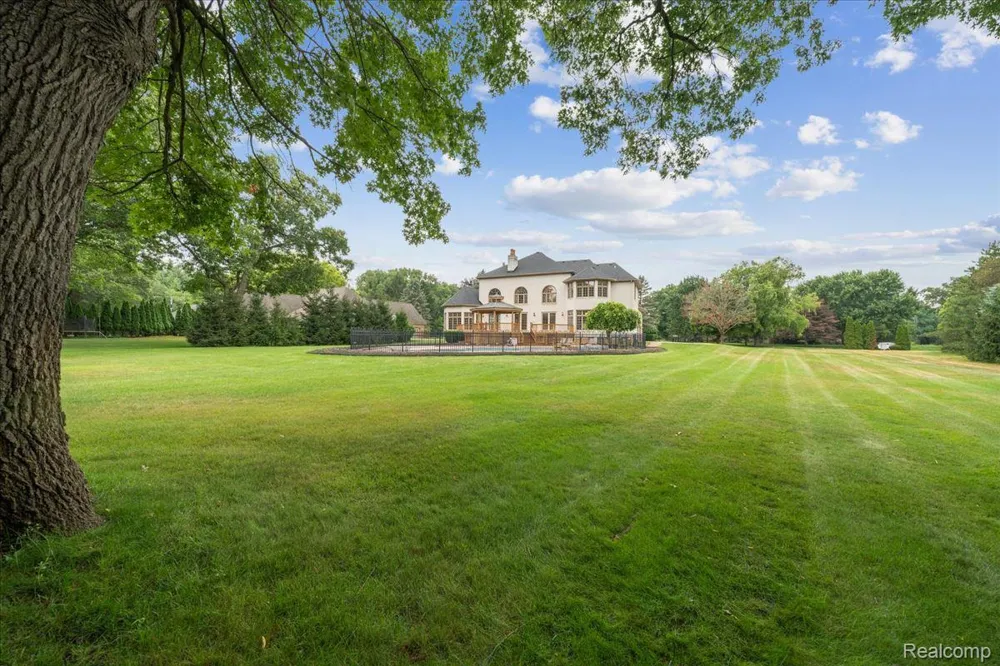 3965 Loch Bend Drive Commerce Charter Township, MI 48382