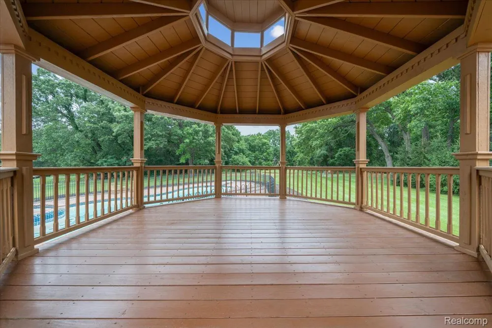3965 Loch Bend Drive Commerce Charter Township, MI 48382