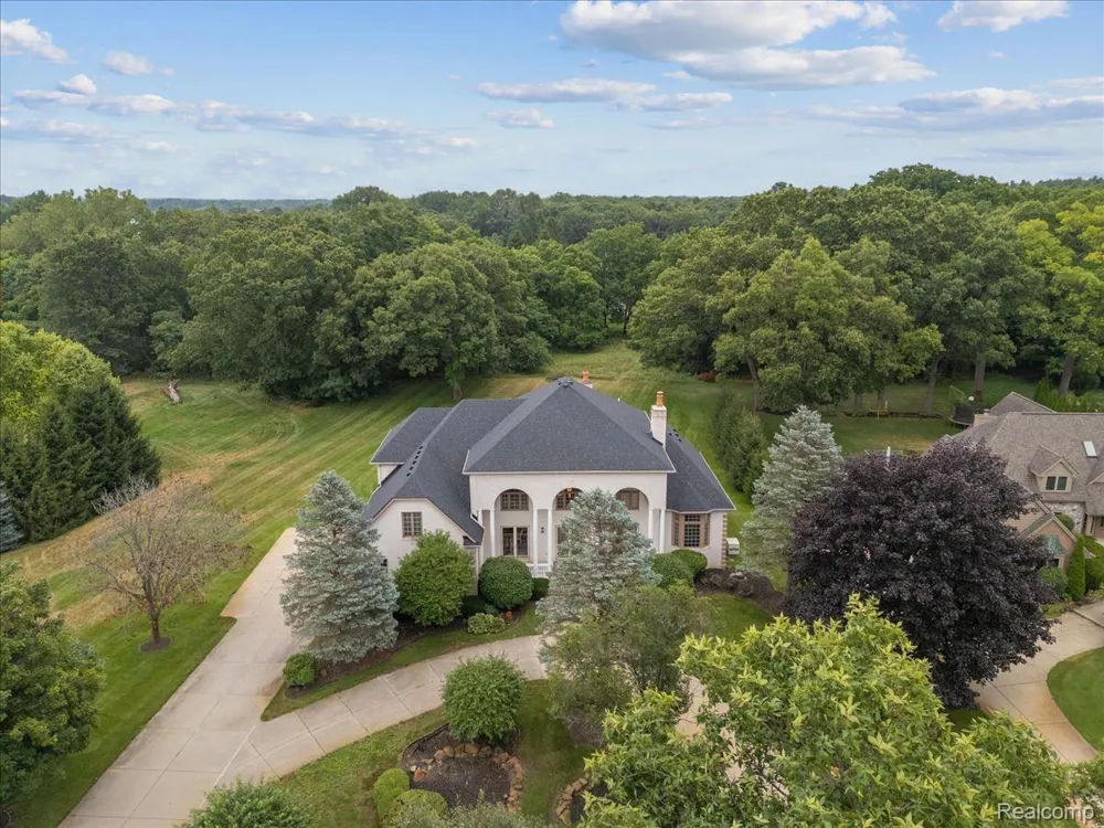 3965 Loch Bend Drive Commerce Charter Township, MI 48382