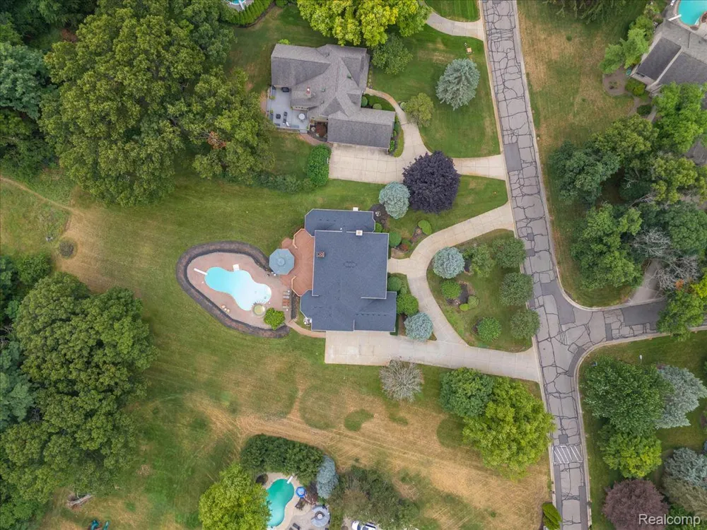 3965 Loch Bend Drive Commerce Charter Township, MI 48382