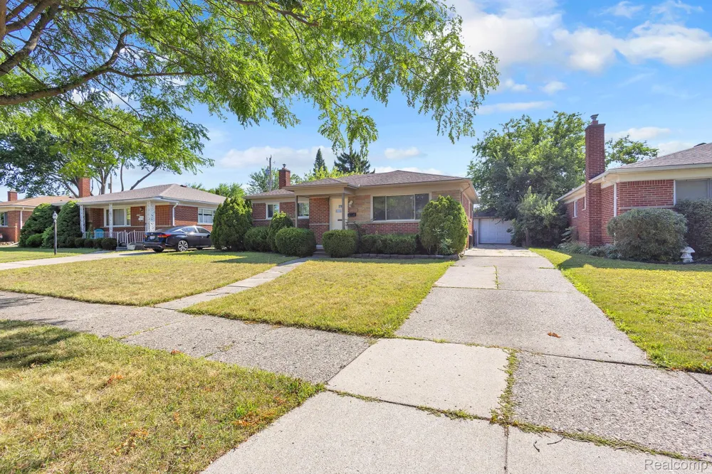 8484 Berwyn Street Dearborn Heights City, MI 48127