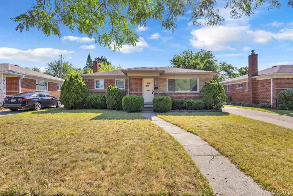 8484 Berwyn Street Dearborn Heights City, MI 48127