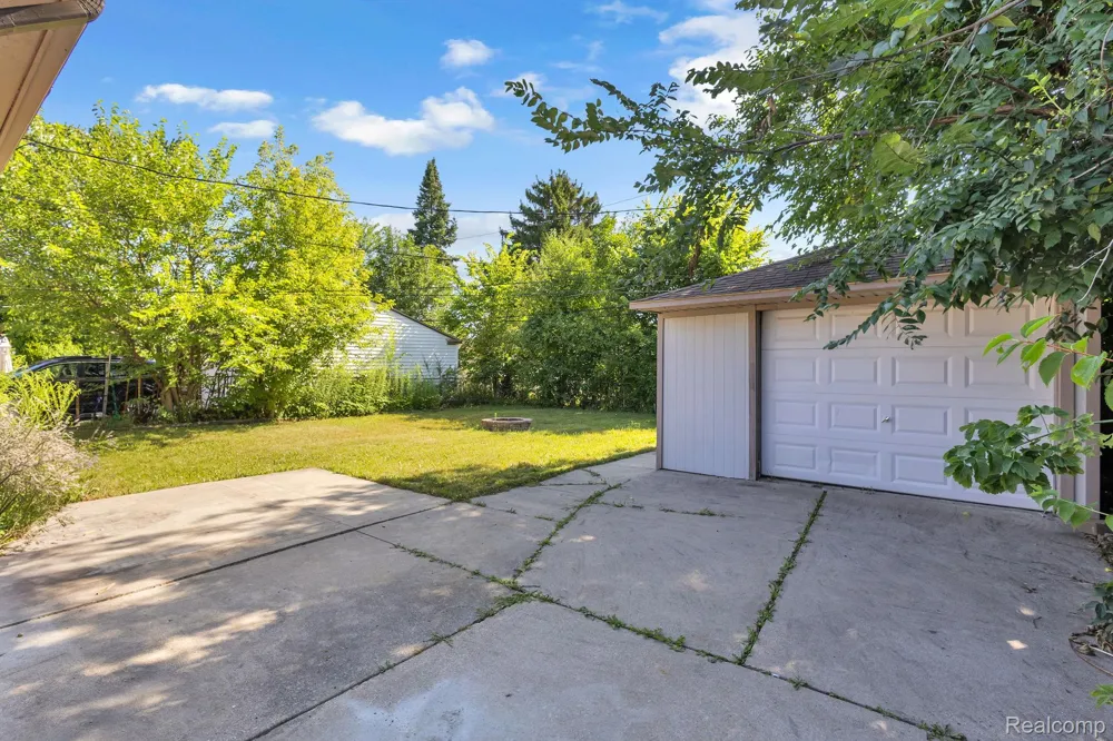 8484 Berwyn Street Dearborn Heights City, MI 48127