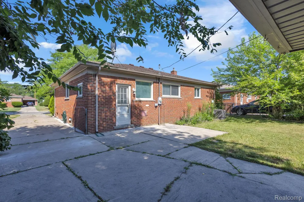 8484 Berwyn Street Dearborn Heights City, MI 48127