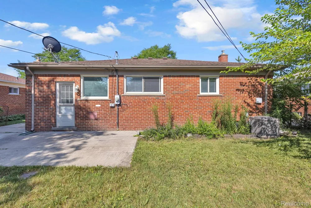 8484 Berwyn Street Dearborn Heights City, MI 48127