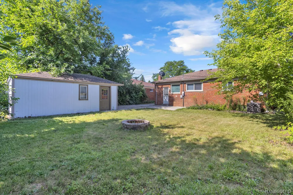8484 Berwyn Street Dearborn Heights City, MI 48127