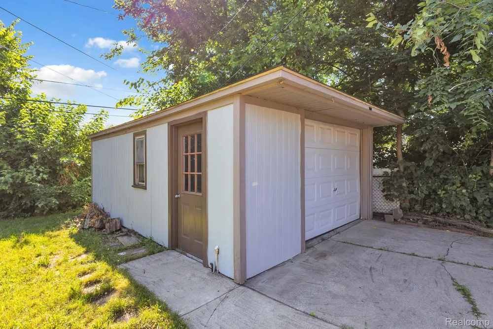 8484 Berwyn Street Dearborn Heights City, MI 48127