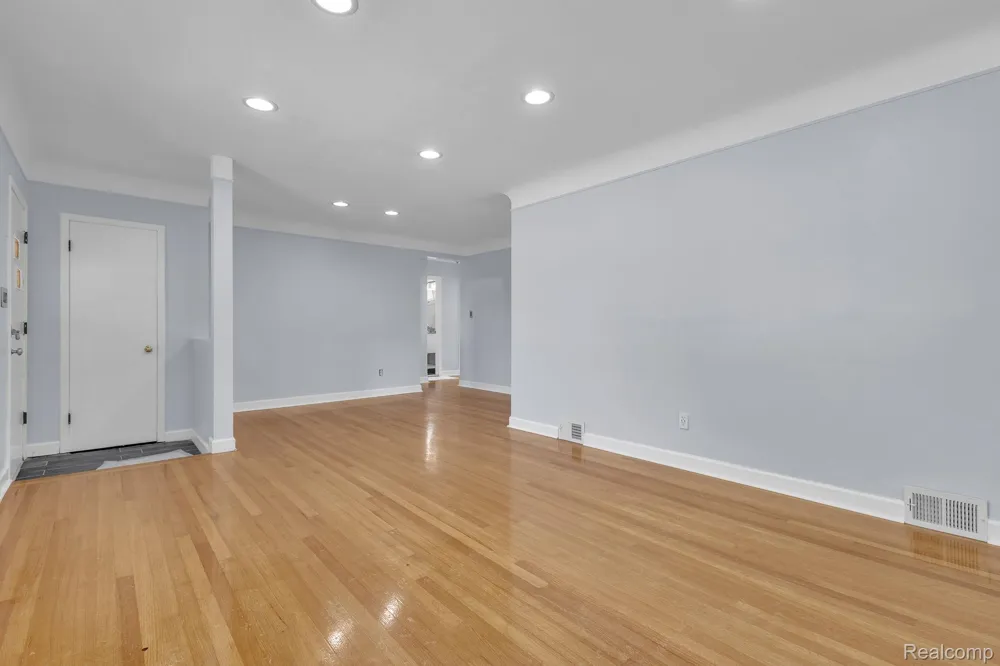 8484 Berwyn Street Dearborn Heights City, MI 48127