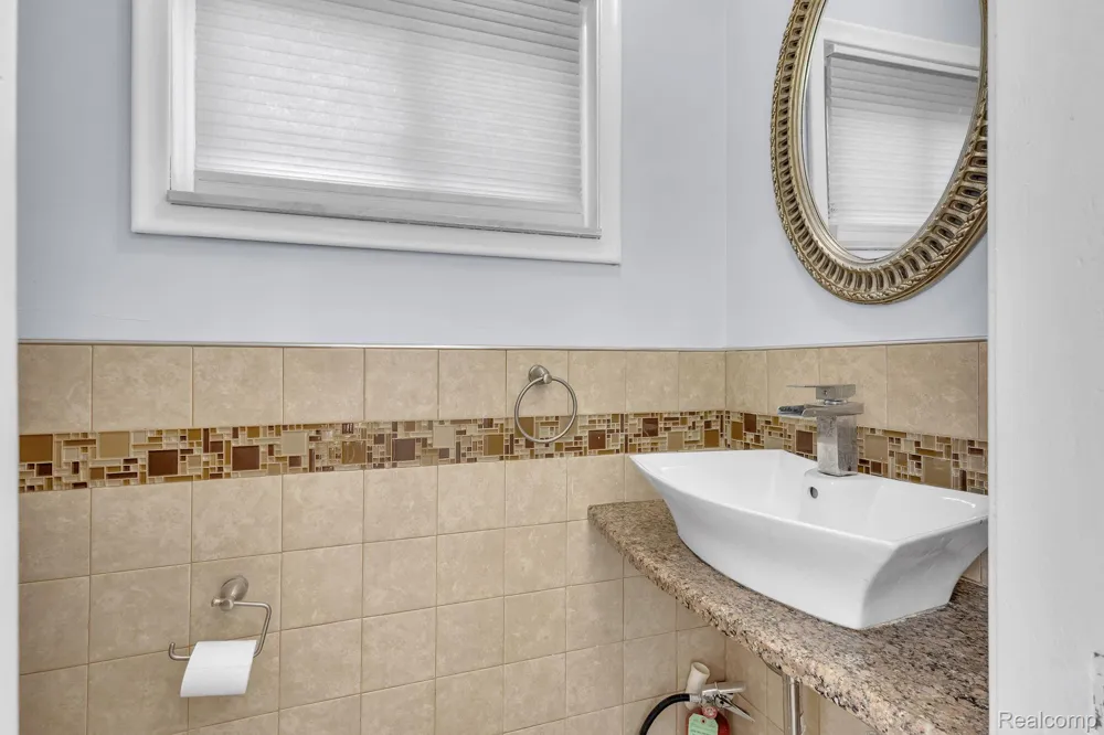 8484 Berwyn Street Dearborn Heights City, MI 48127