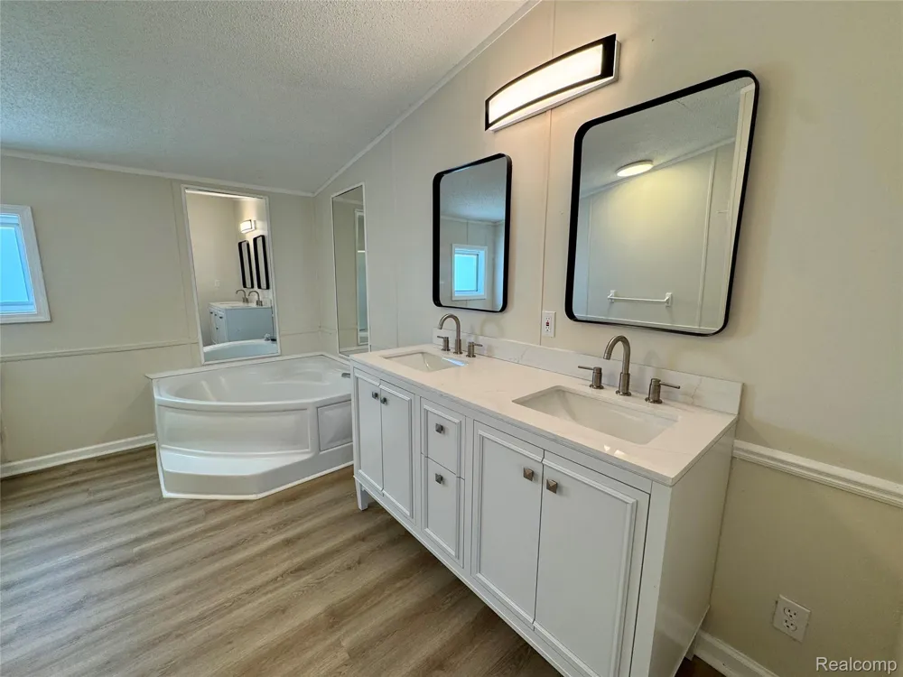 8845 Country Road NE Rapid River Township, MI 49659