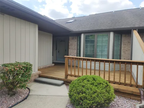 33919 Oakwood Drive