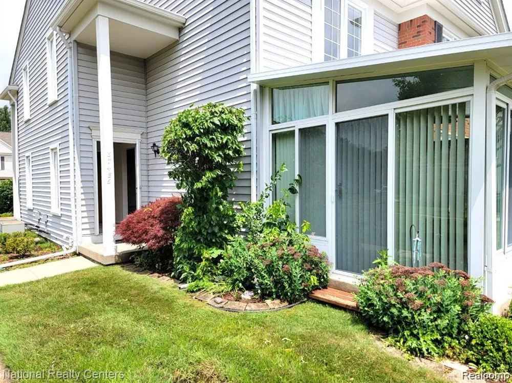 37485 Stonegate Circle #75 Clinton Charter Township, MI 48036