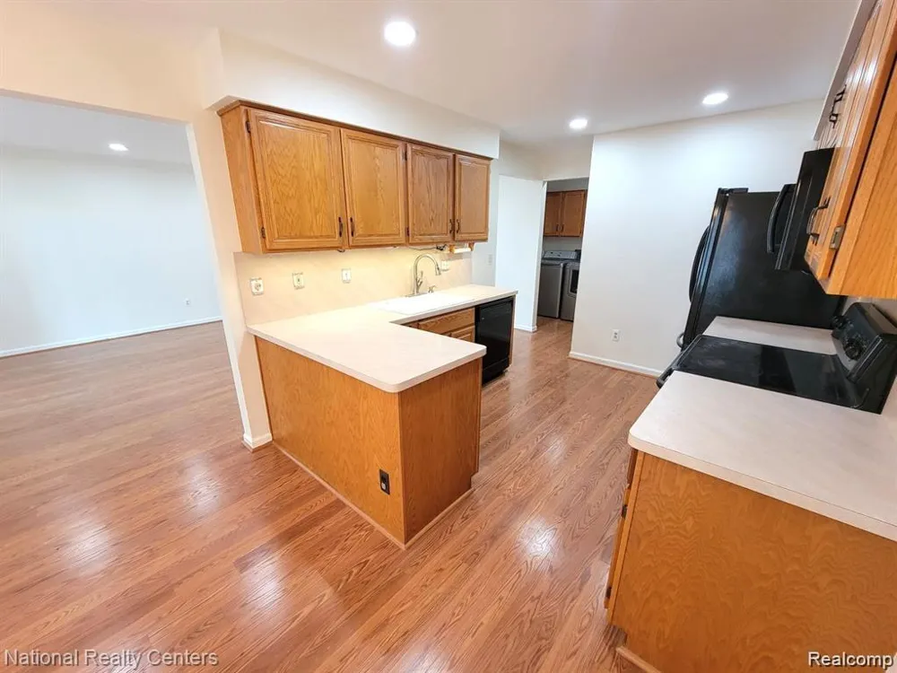 37485 Stonegate Circle #75 Clinton Charter Township, MI 48036