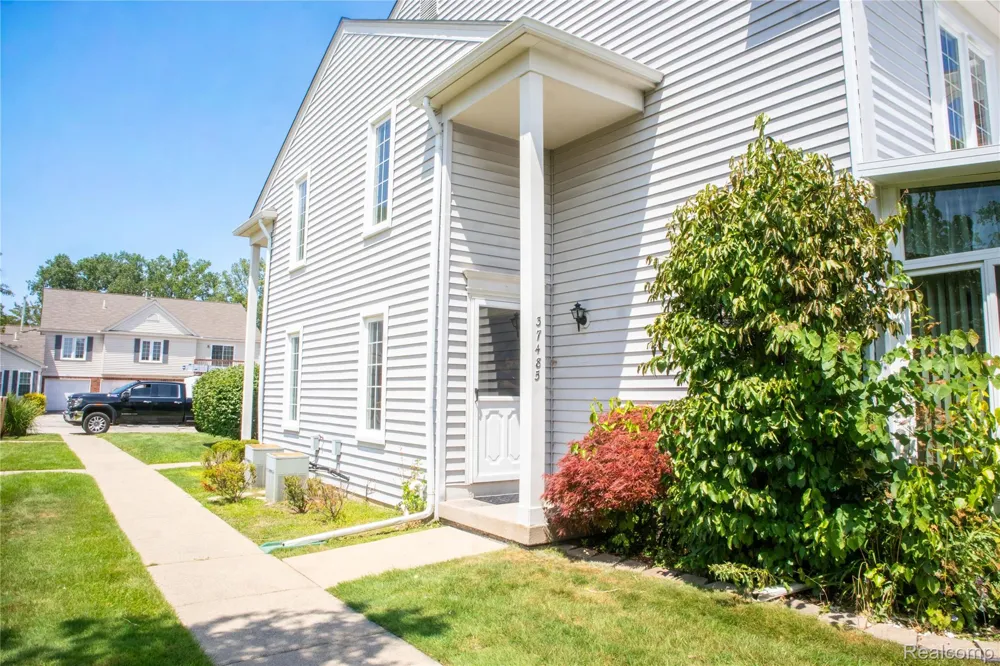 37485 Stonegate Circle #75 Clinton Charter Township, MI 48036