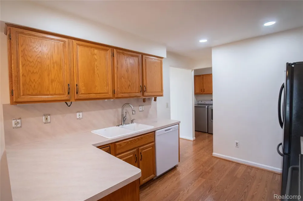 37485 Stonegate Circle #75 Clinton Charter Township, MI 48036