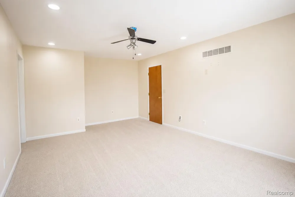 37485 Stonegate Circle #75 Clinton Charter Township, MI 48036