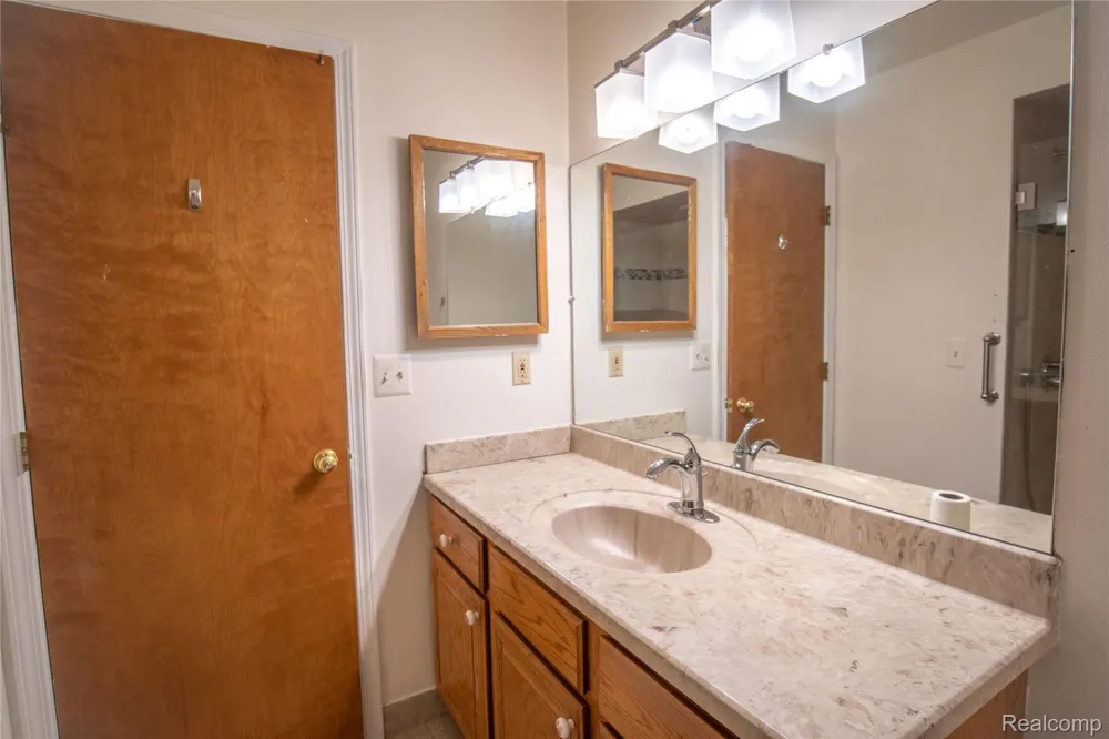 37485 Stonegate Circle #75 Clinton Charter Township, MI 48036