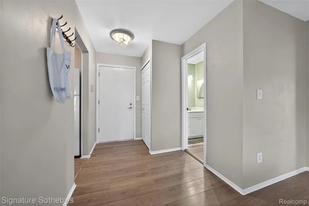 875 S Pontiac Trail #B208 Walled Lake City, MI 48390