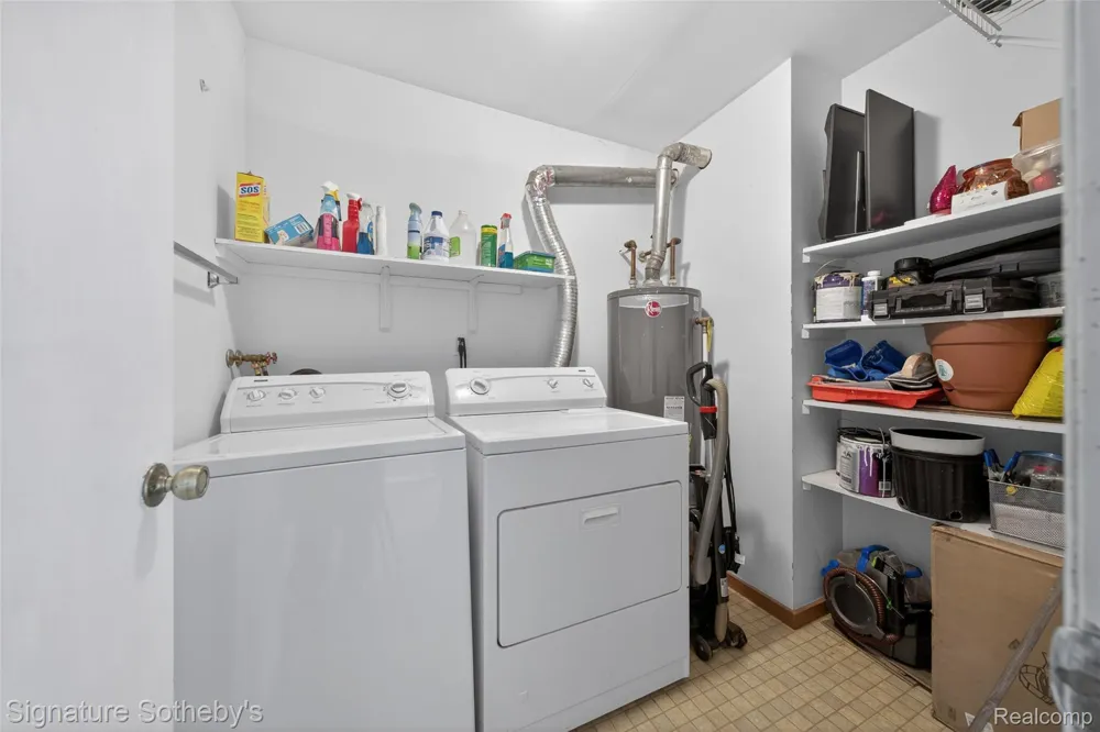 875 S Pontiac Trail #B208 Walled Lake City, MI 48390