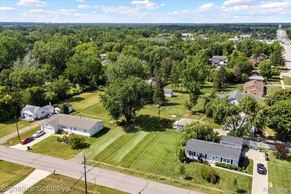 2983 Dashwood Drive Troy City, MI 48083