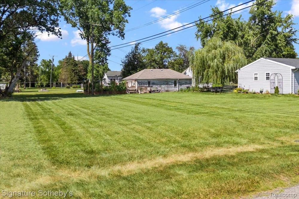 2983 Dashwood Drive Troy City, MI 48083