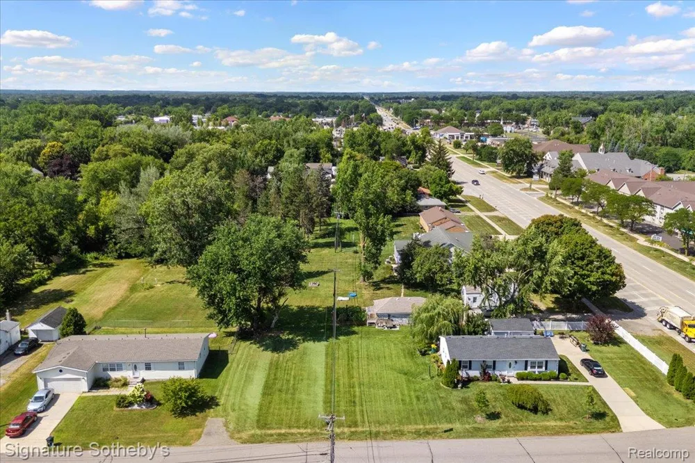 2983 Dashwood Drive Troy City, MI 48083