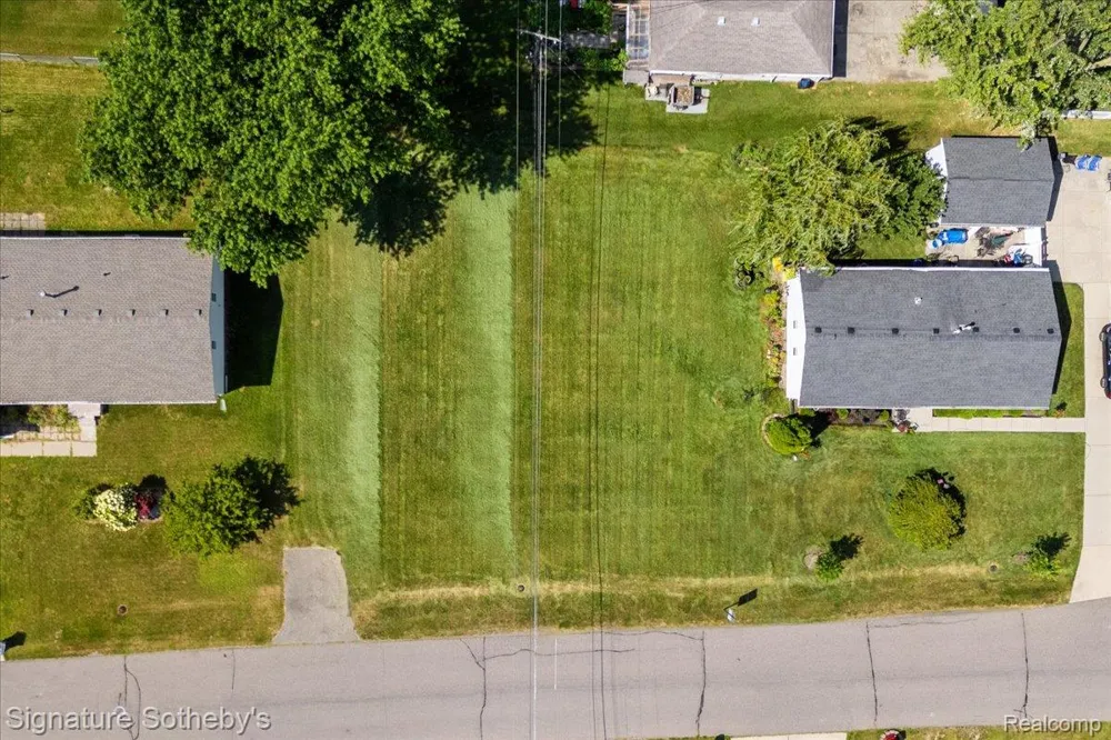 2983 Dashwood Drive Troy City, MI 48083