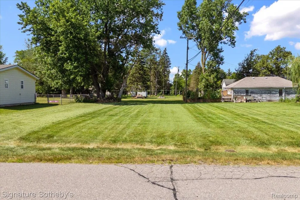 2983 Dashwood Drive Troy City, MI 48083