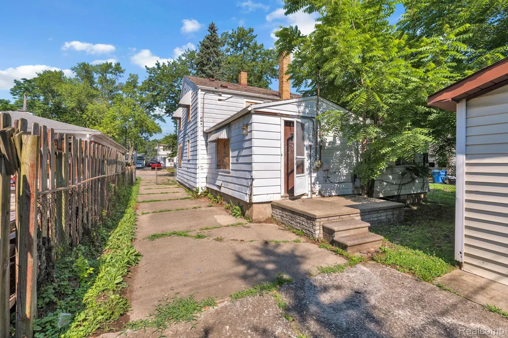 5365 Campbell Street Dearborn Heights City, MI 48125