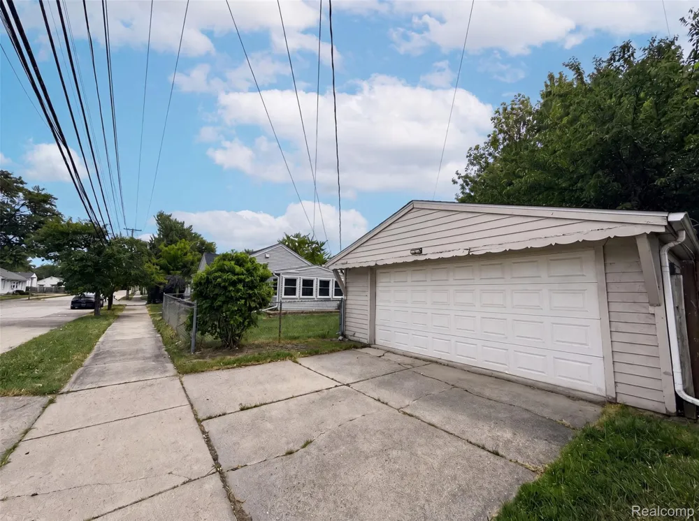 26375 Normandy Street Roseville City, MI 48066