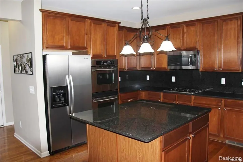 51157 MAYFAIR Novi City, MI 48374