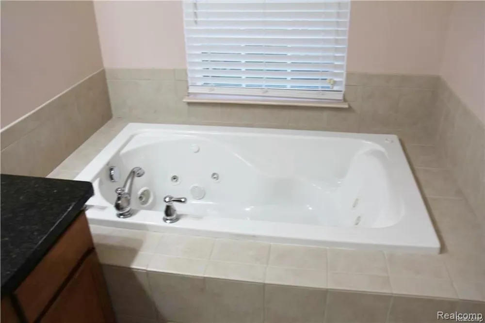 51157 MAYFAIR Novi City, MI 48374