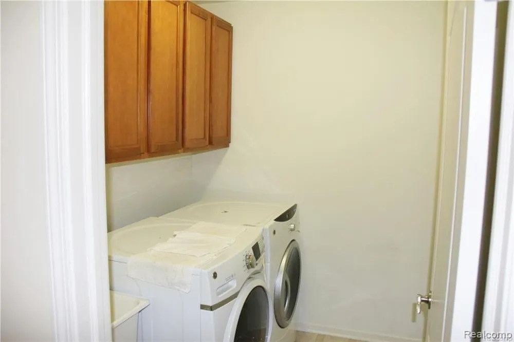 51157 MAYFAIR Novi City, MI 48374