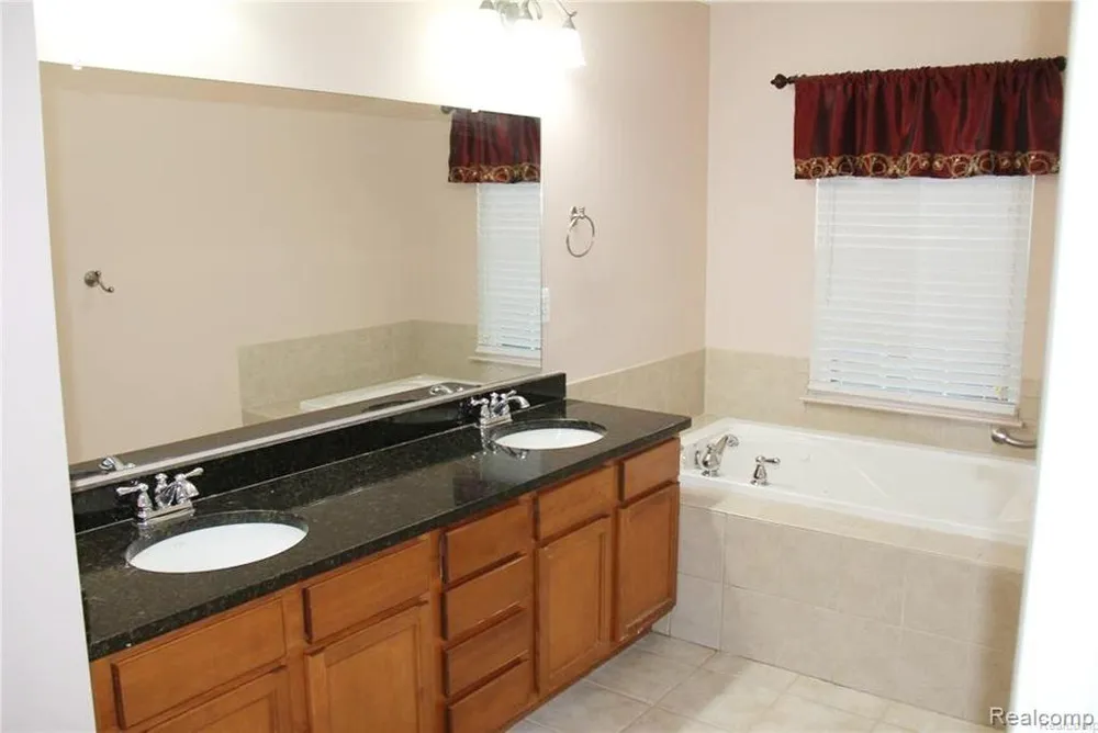 51157 MAYFAIR Novi City, MI 48374