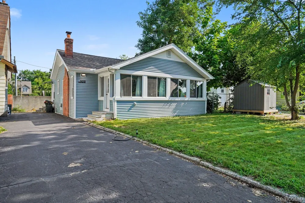 3018 Cass Lake Avenue Keego Harbor City, MI 48320